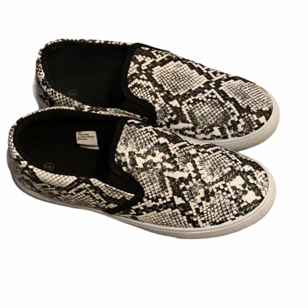 Slip on snake print sneakers, (See Description for sizing)